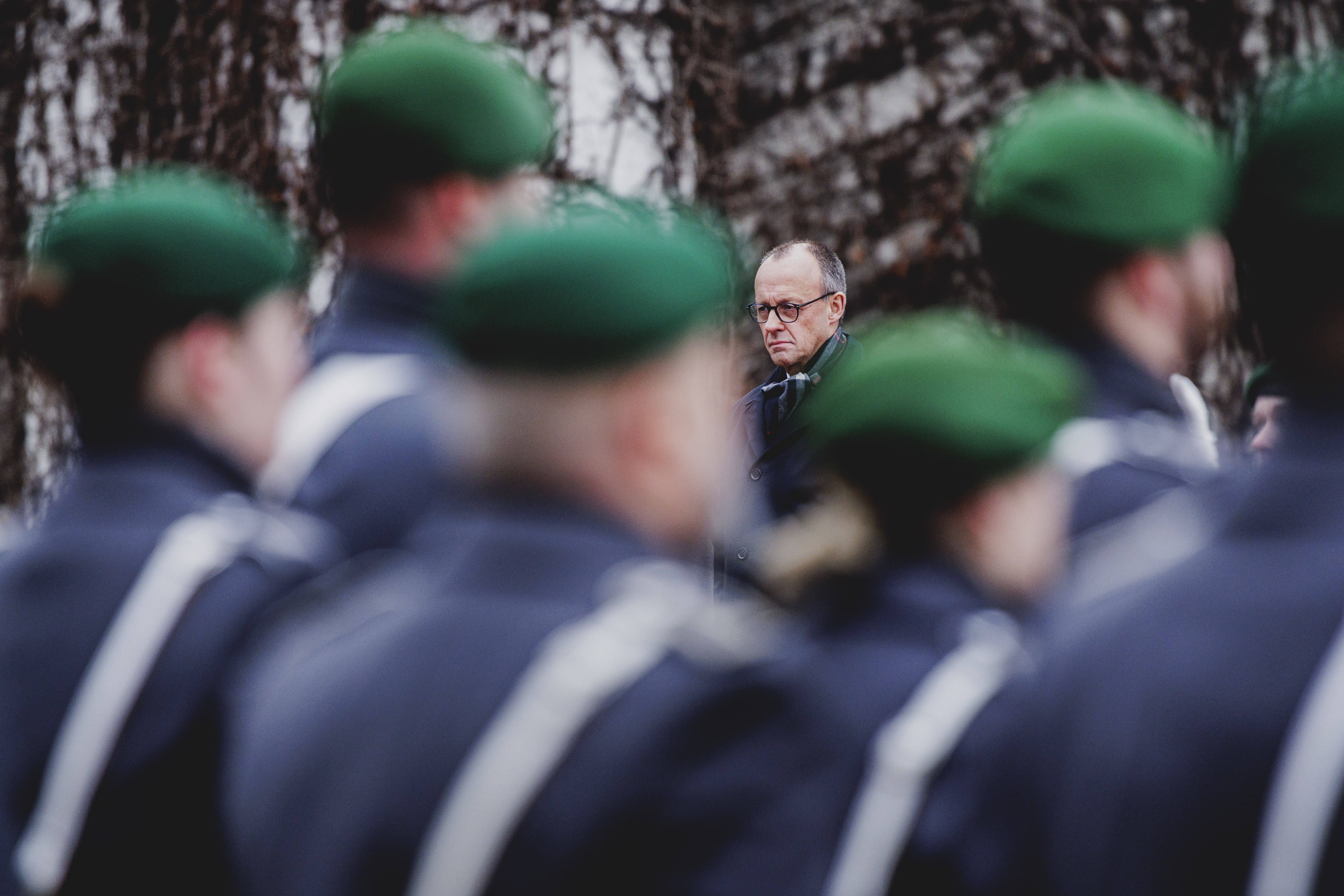 Deutschland vor der Pleite: Trotz maroder Dienststellen fließen Milliarden in die Rüstung