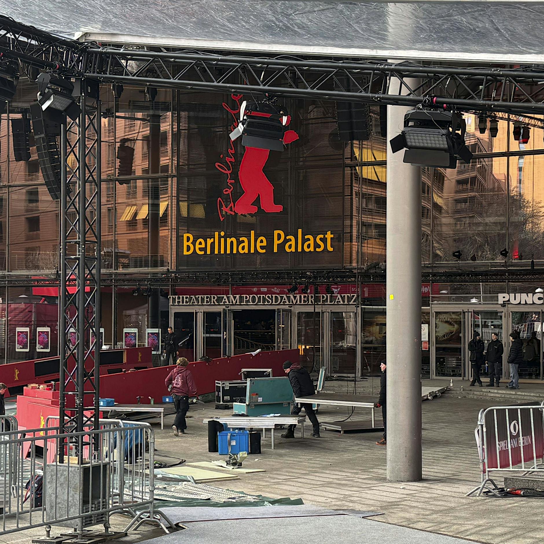 Influencer schleicht sich ohne Einladung in den Berlinale‑Palast