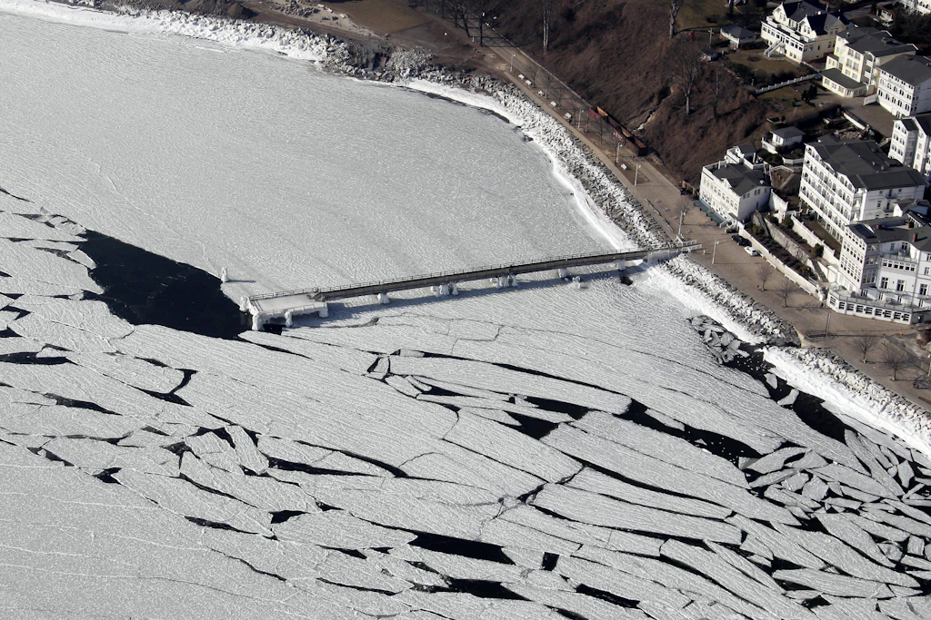 Eisbrecher „Neuwerk“ defekt: LNG-Terminal Mukran durch Eis blockiert