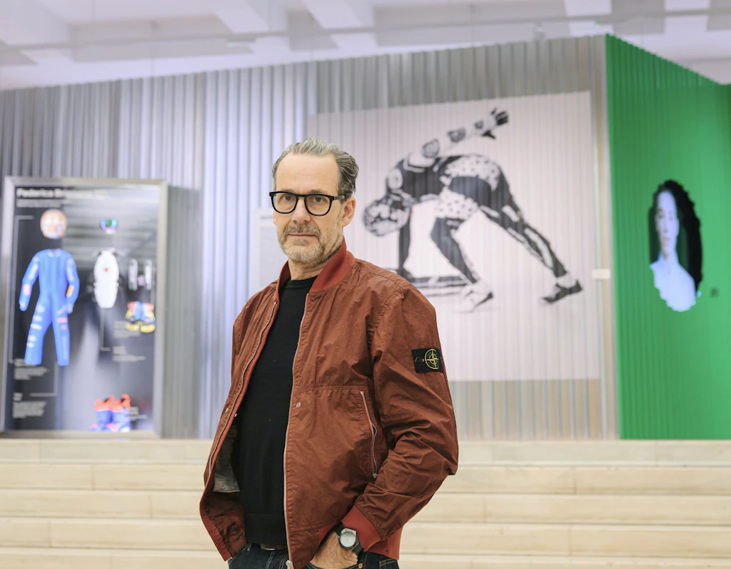 Unser Mann in Mailand: Konstantin Grcic im Entree der Ausstellung „White Out“, die er mit dem Triennale-Designdirektor und Nathalie Opris gestaltet hat.