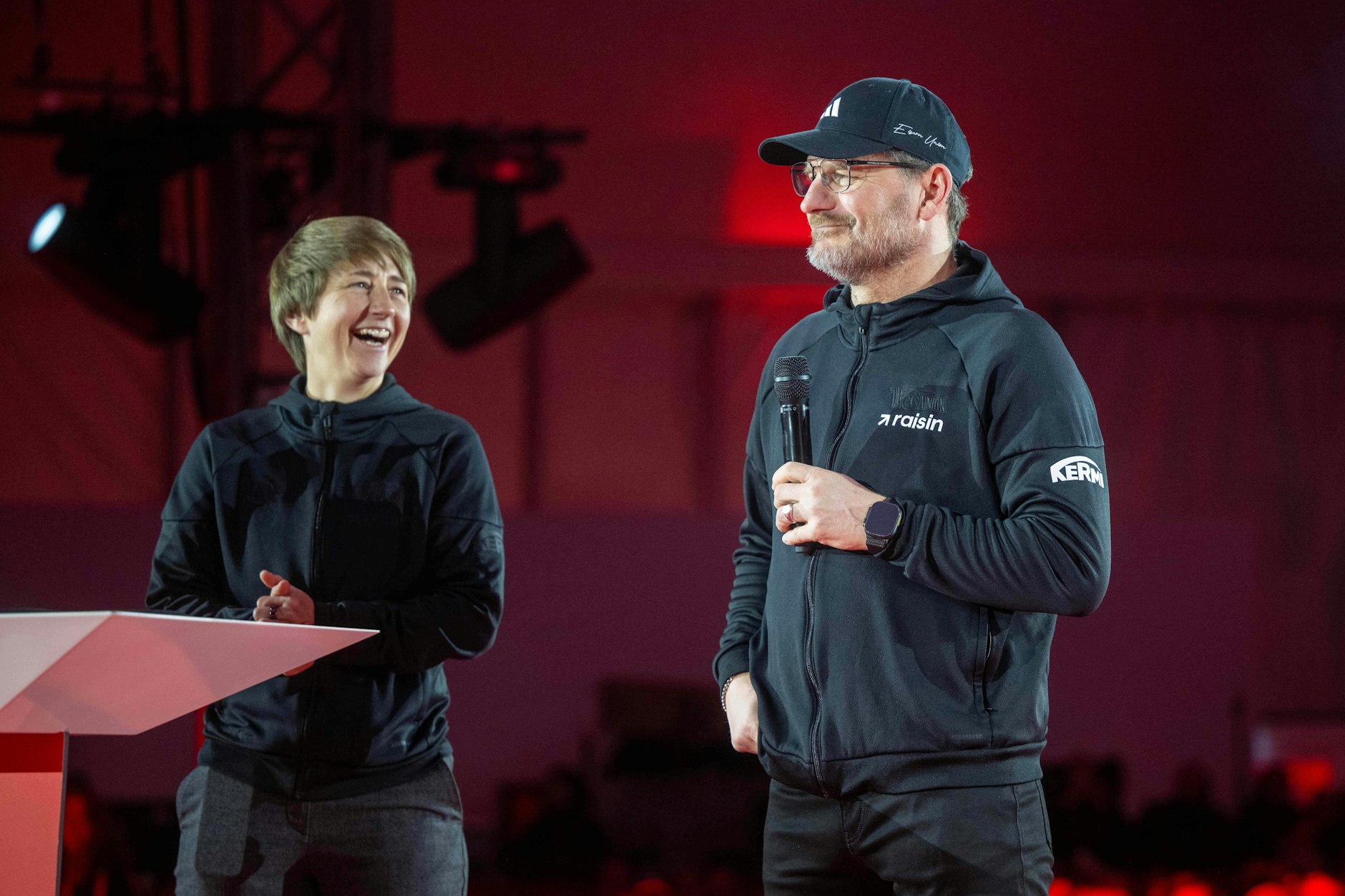 Ailien Poese (l., hier neben Steffen Baumgart) ist in der kommenden Saison nicht mehr Bundesliga-Trainerin des 1. FC Union Berlin.