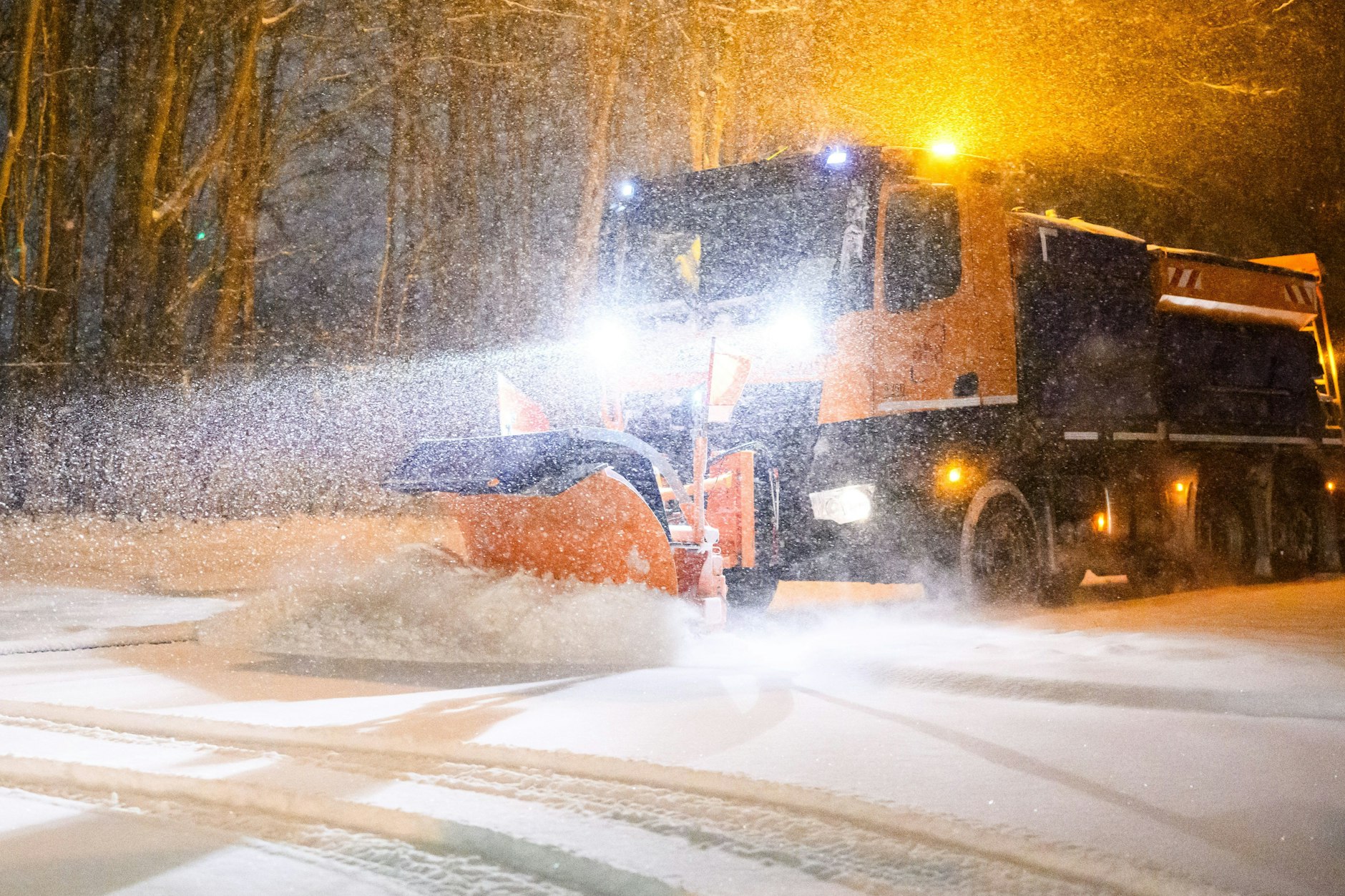 Viele Regionen in Deutschland dürfen sich am Donnrstag noch einmal auf Schnee freuen. In der Nacht von Mittwoch auf Donnerstag bekommt der Winterdienst wieder Arbeit.