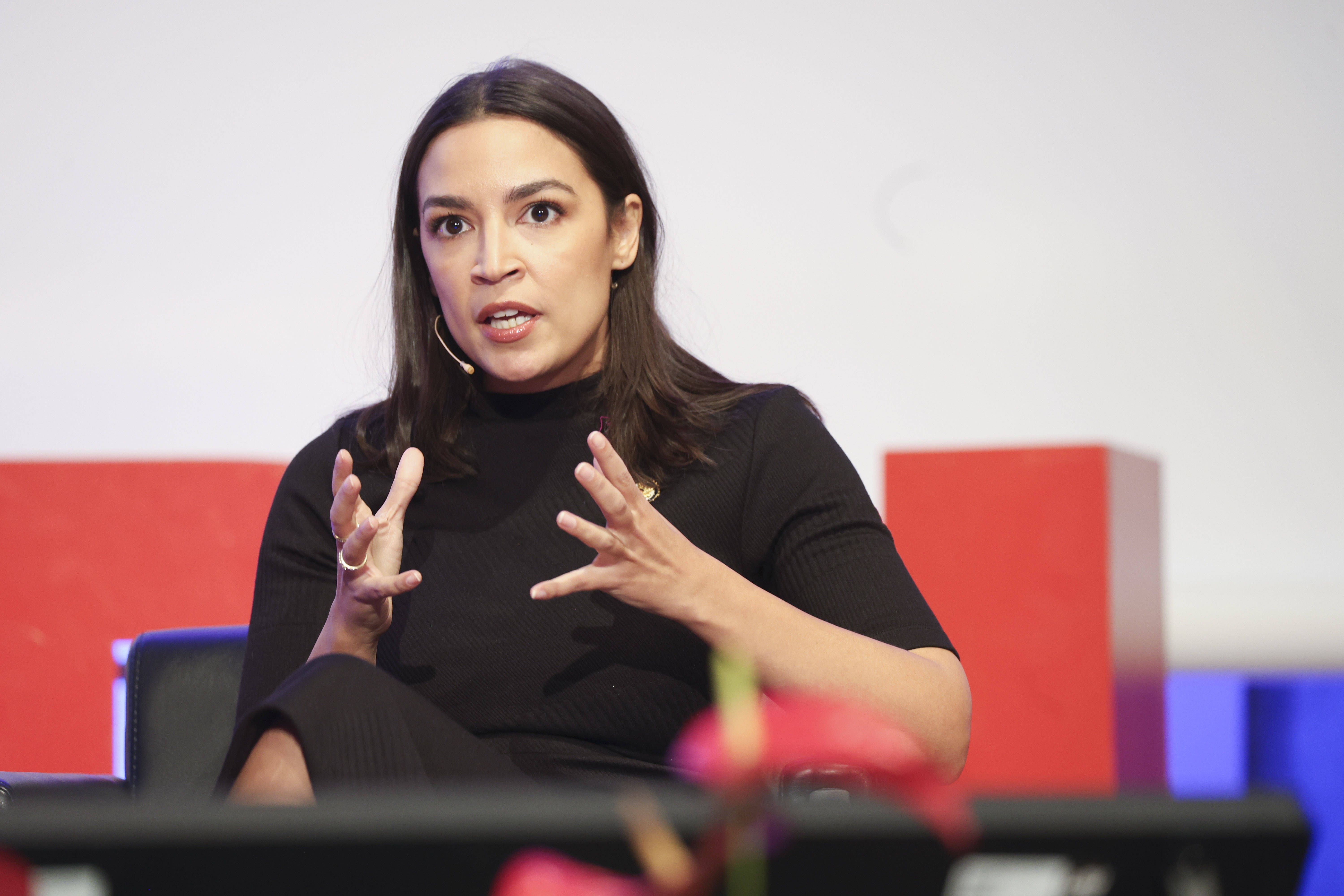 Transatlantische Linksbündnisse: Wie Alexandria Ocasio-Cortez in Berlin für den Klassenkampf arbeitet