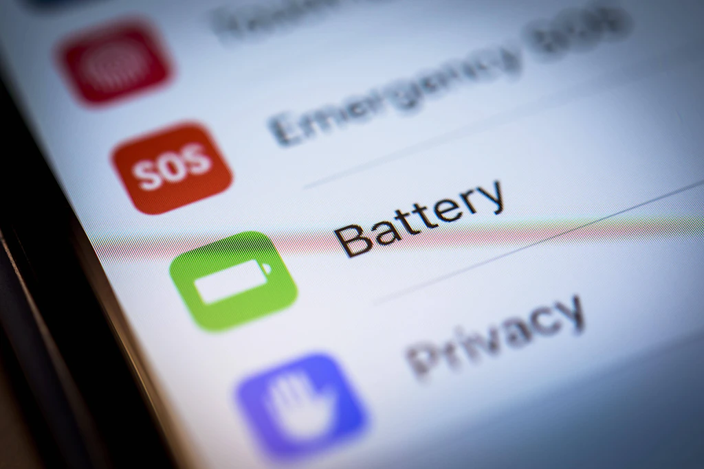 Die Batterie auf dem Smartphone leidet spürbar, wenn man beim Laden nicht aufpasst.