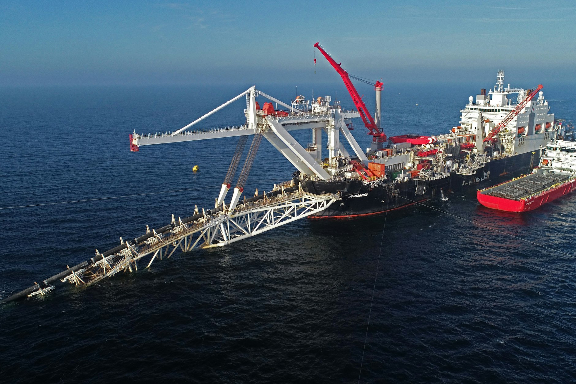 Nach dem Überfall Russlands auf die Ukraine stoppt Deutschland das Zertifizierungsverfahren für Nord Stream 2.