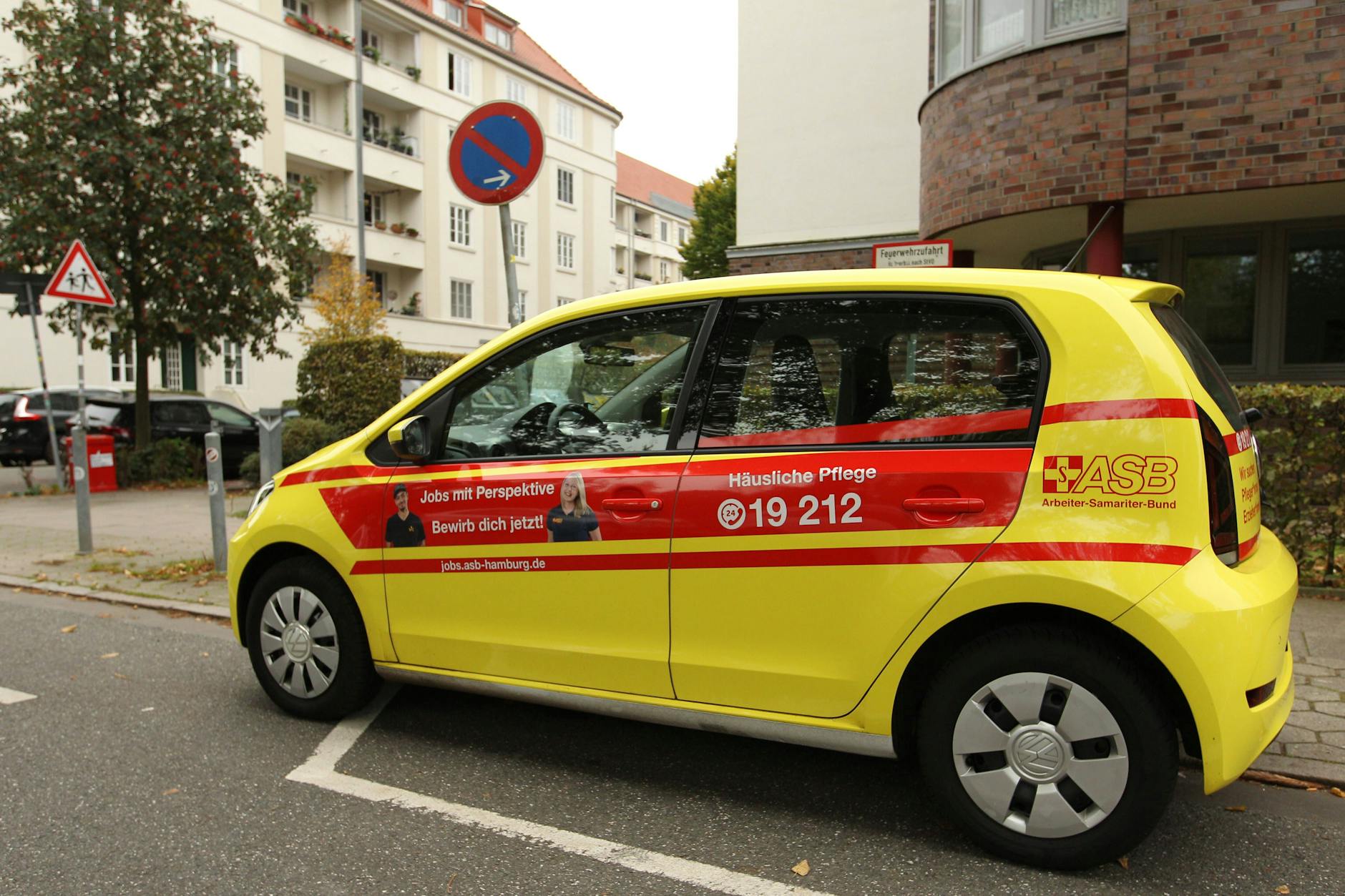 Wer mit dem Auto für die Arbeit zu verschiedenen Standorten fahren muss und keinen festen Arbeitsplatz hat, bekommt die Fahrzeit für den Hin- und Rückweg jetzt bezahlt.