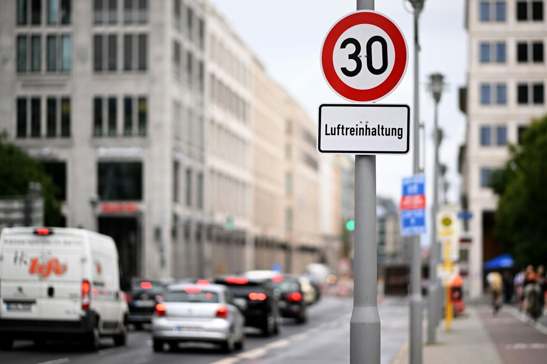Der Berliner Senat hat Tempo 30 an vielen Hauptstraßen abgeschafft.