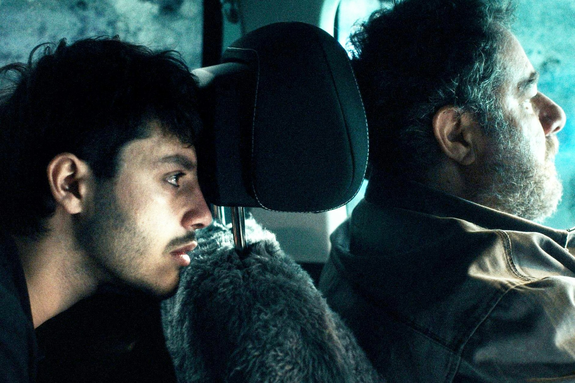 Amir (Ido Tako) und Hassan (Ehab Salami) in der israelischen Tragikomödie „Where To?“ von Regisseur Assaf Machnes