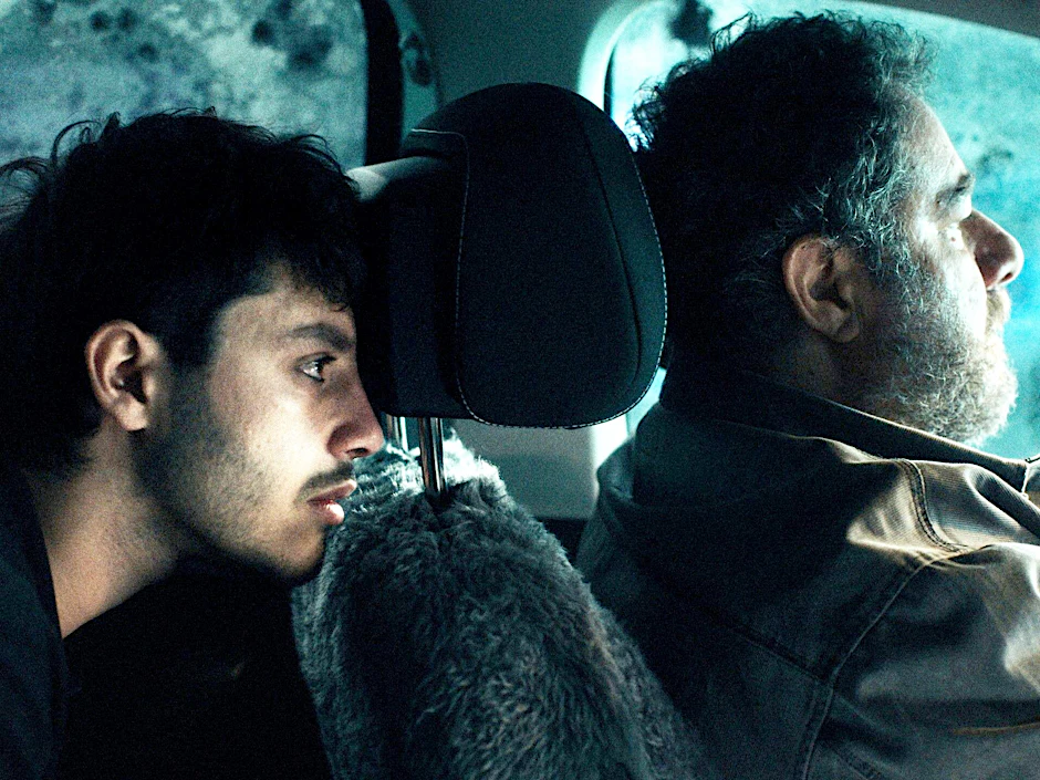 Amir (Ido Tako) und Hassan (Ehab Salami) in der israelischen Tragikomödie „Where To?“ von Regisseur Assaf Machnes