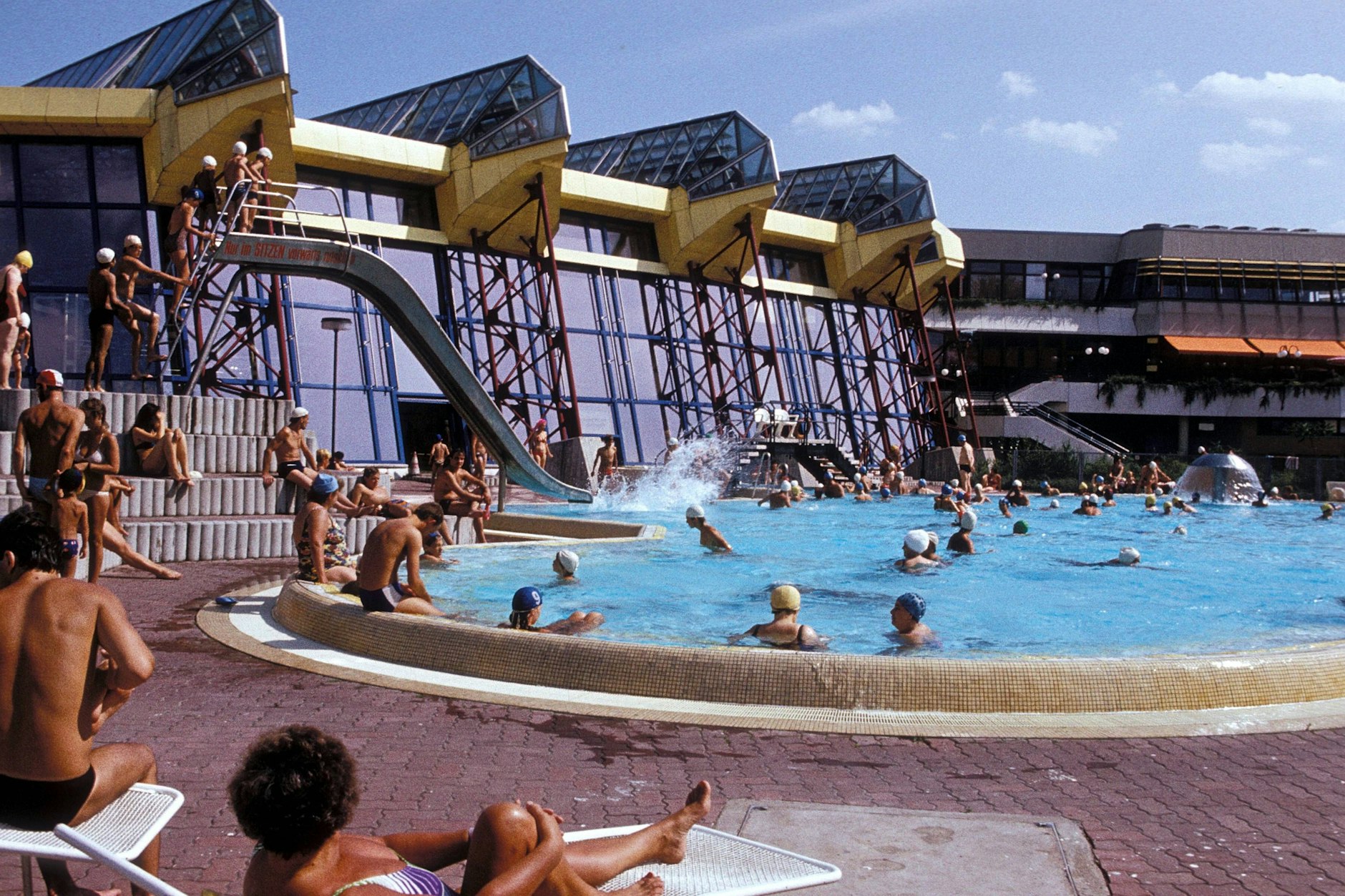 Teile des Sport- und Erholungszentrums SEZ sollen in Marzahn wieder aufgebaut werden.