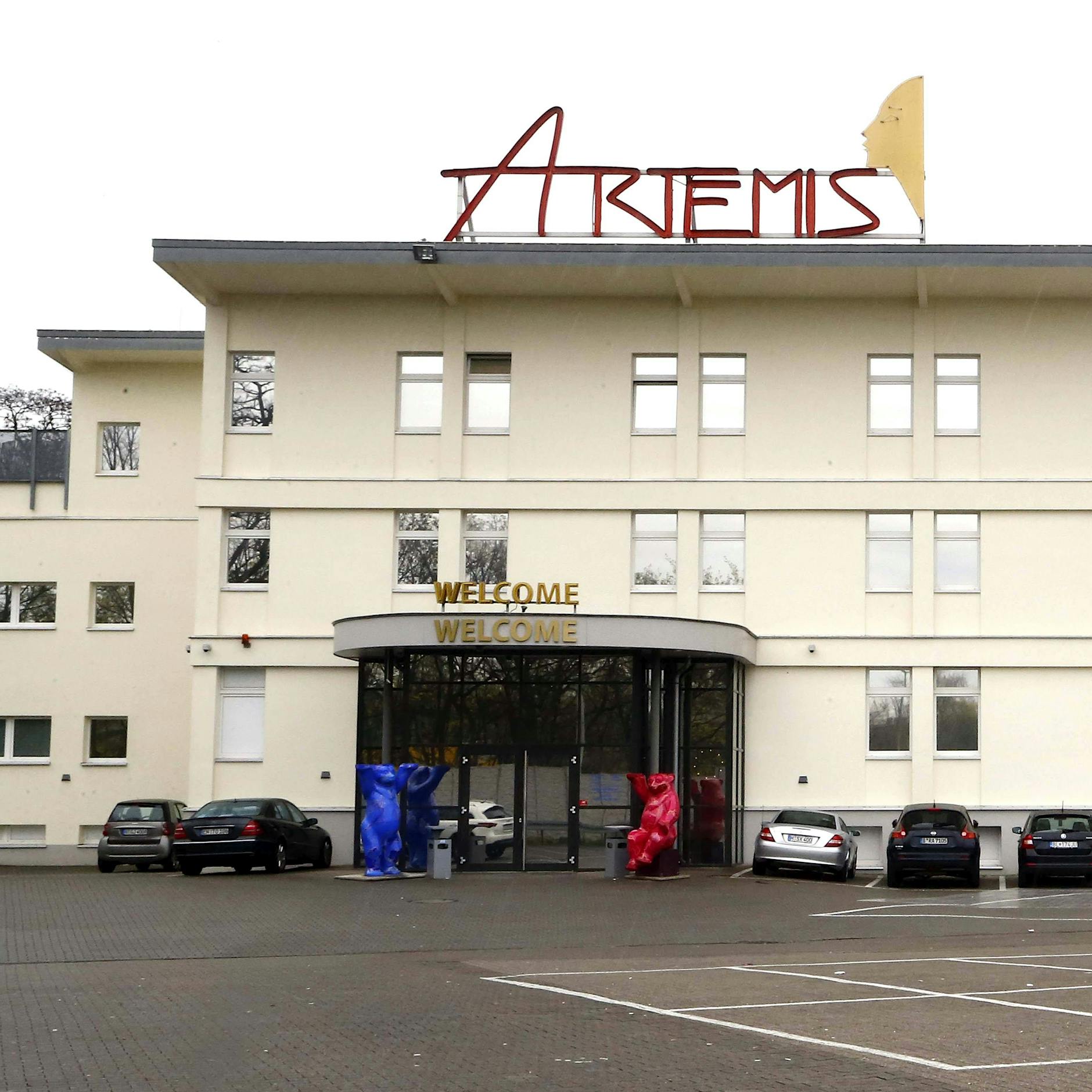 Was in Berlins größtem Puff für nur 90 Euro auf Sie wartet!