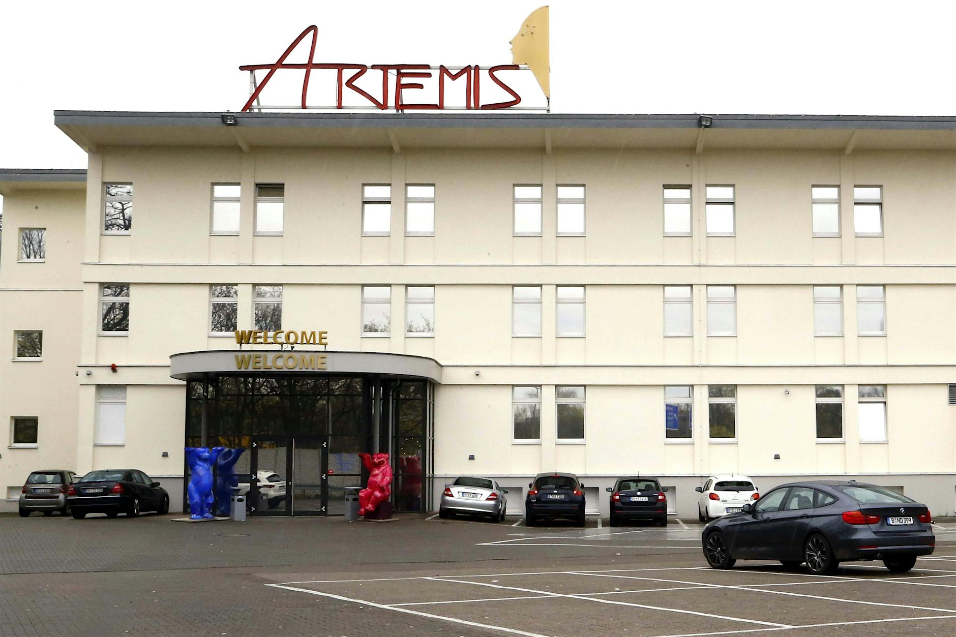 Was in Berlins größtem Puff für nur 90 Euro auf Sie wartet!