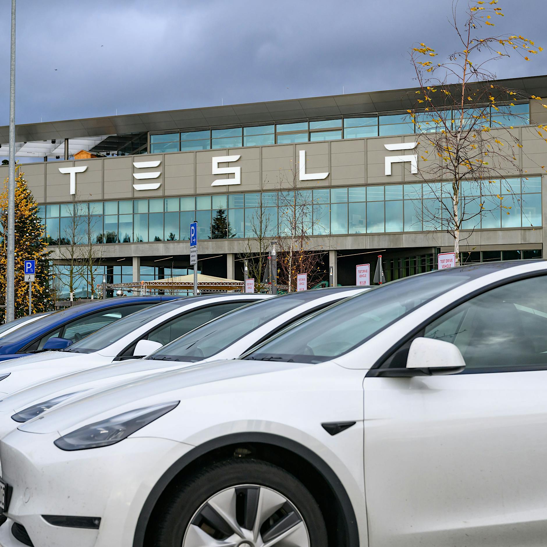 IG Metall stellt Strafanzeige gegen Werksleiter von Tesla in Grünheide