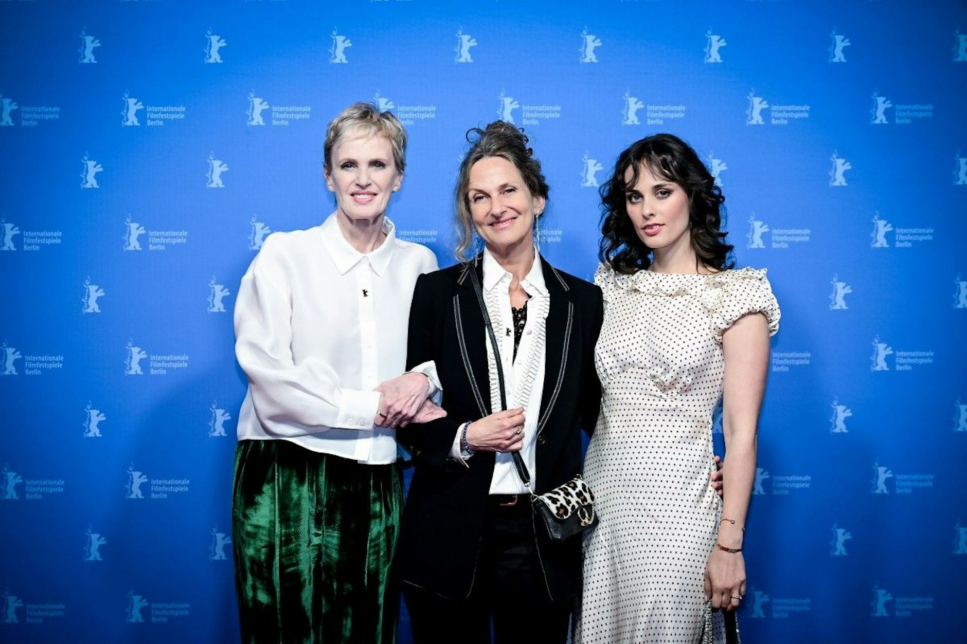 Die Schriftstellerin Siri Hustvedt, die Regisseurin Sabine Lidl und Sophie Auster (v.l.n.r.) bei der Premiere von „Siri Hustvedt – Dance Around the Self“