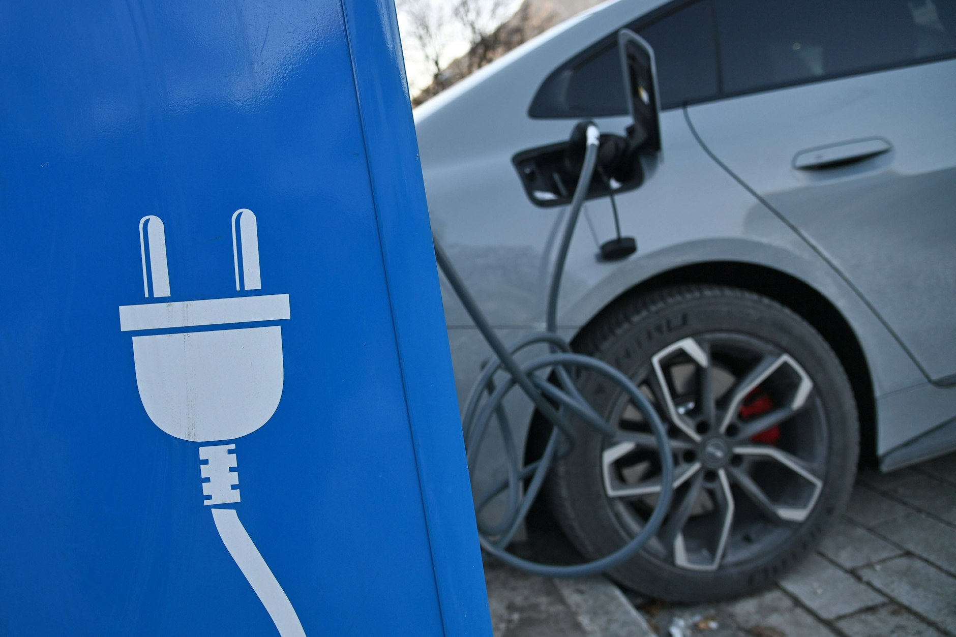 Plug-in-Hybride verbrauchen nach einer Studie fast das Dreifache der angegebenen Werte.