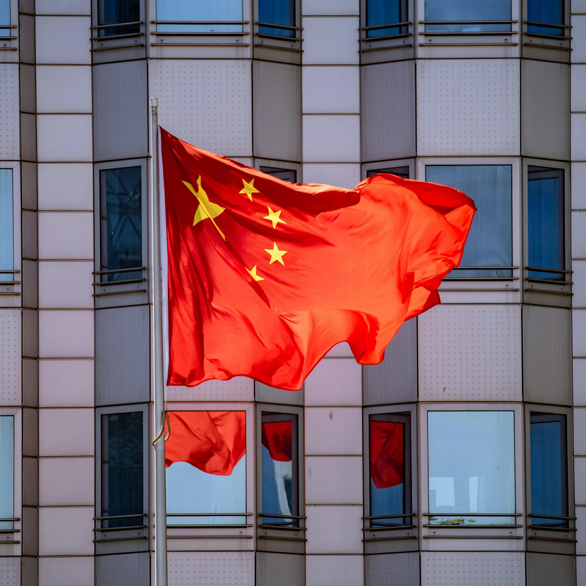 70,9 Milliarden für Diplomatie: Peking baut globale Präsenz schneller aus als Verteidigung