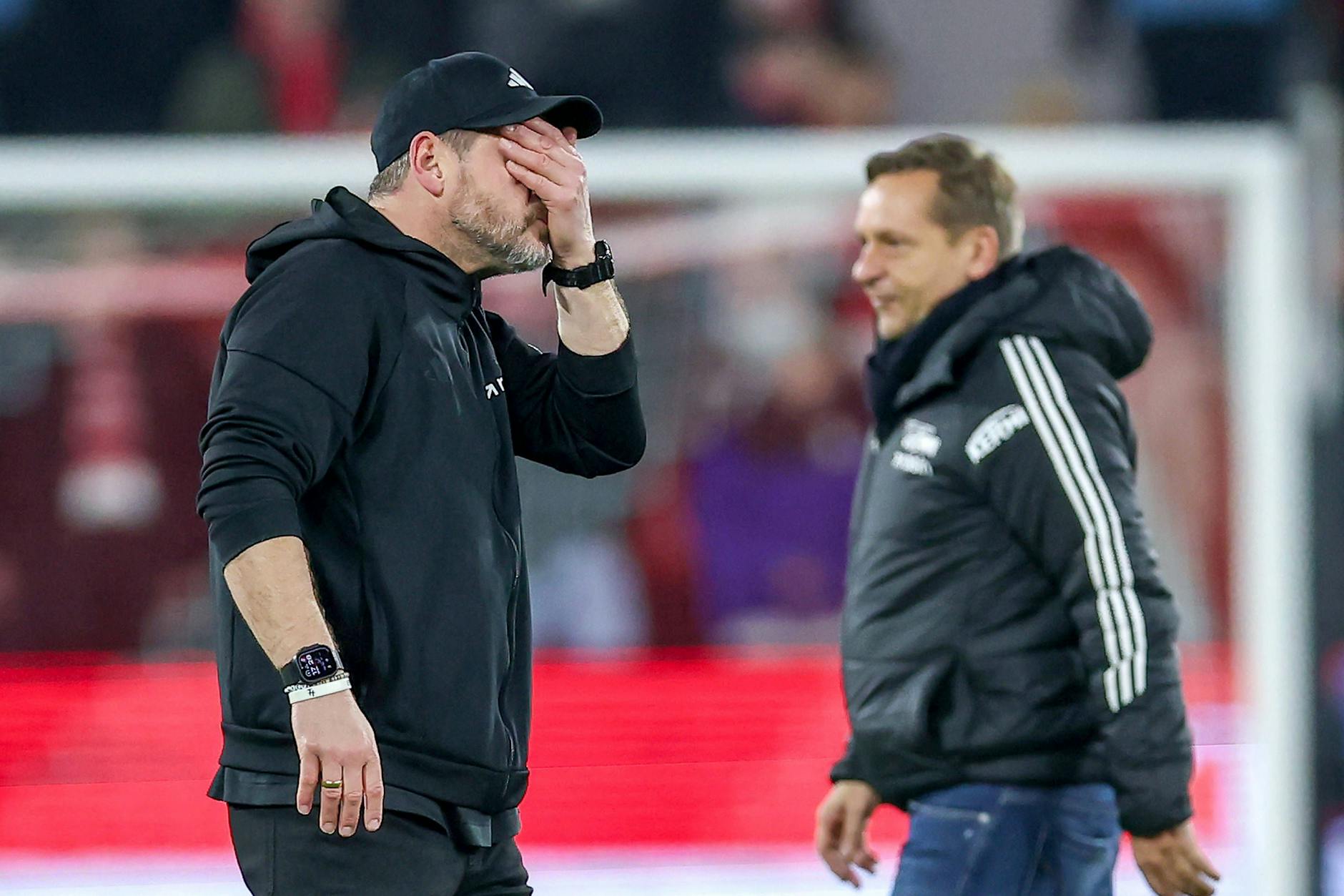 Seit der Vertragsverlängerung von Manager Horst Heldt (r.) mit Trainer Steffen Baumgart wartet Union Berlin auf ein Erfolgserlebnis.