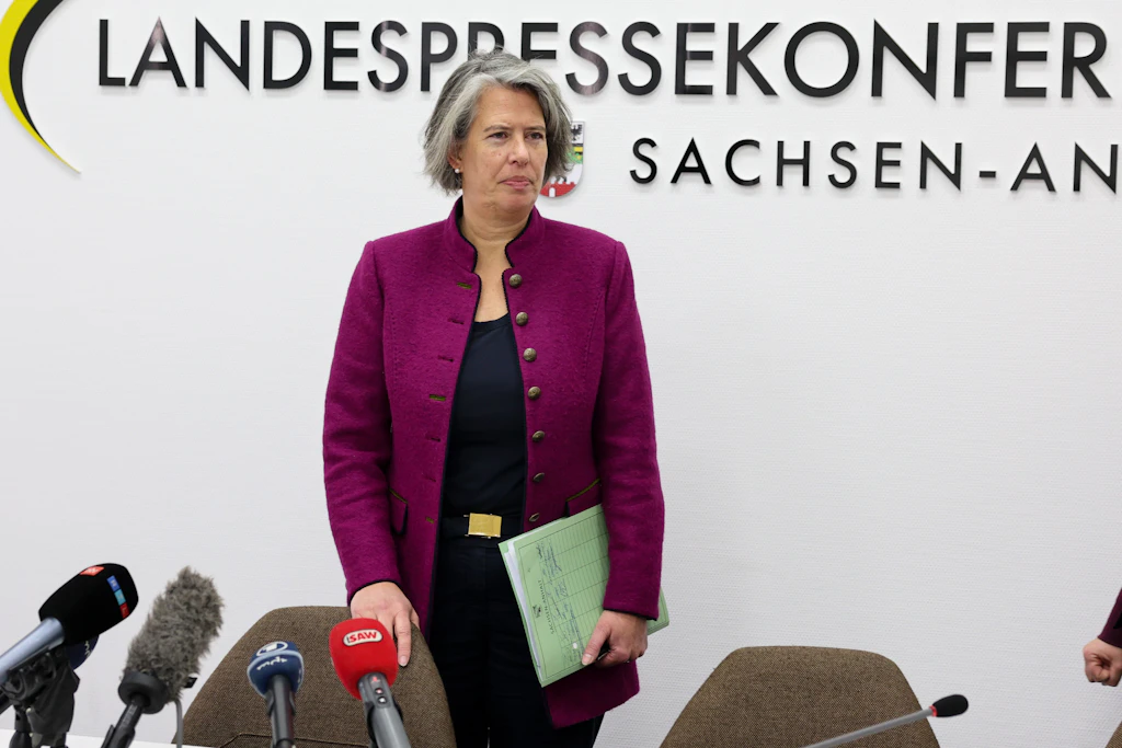 Sachsen-Anhalts Innenministerin Tamara Zieschang stellte jetzt die Erweiterungspläne für die Halberstädter Anlaufstelle vor (Archivbild)