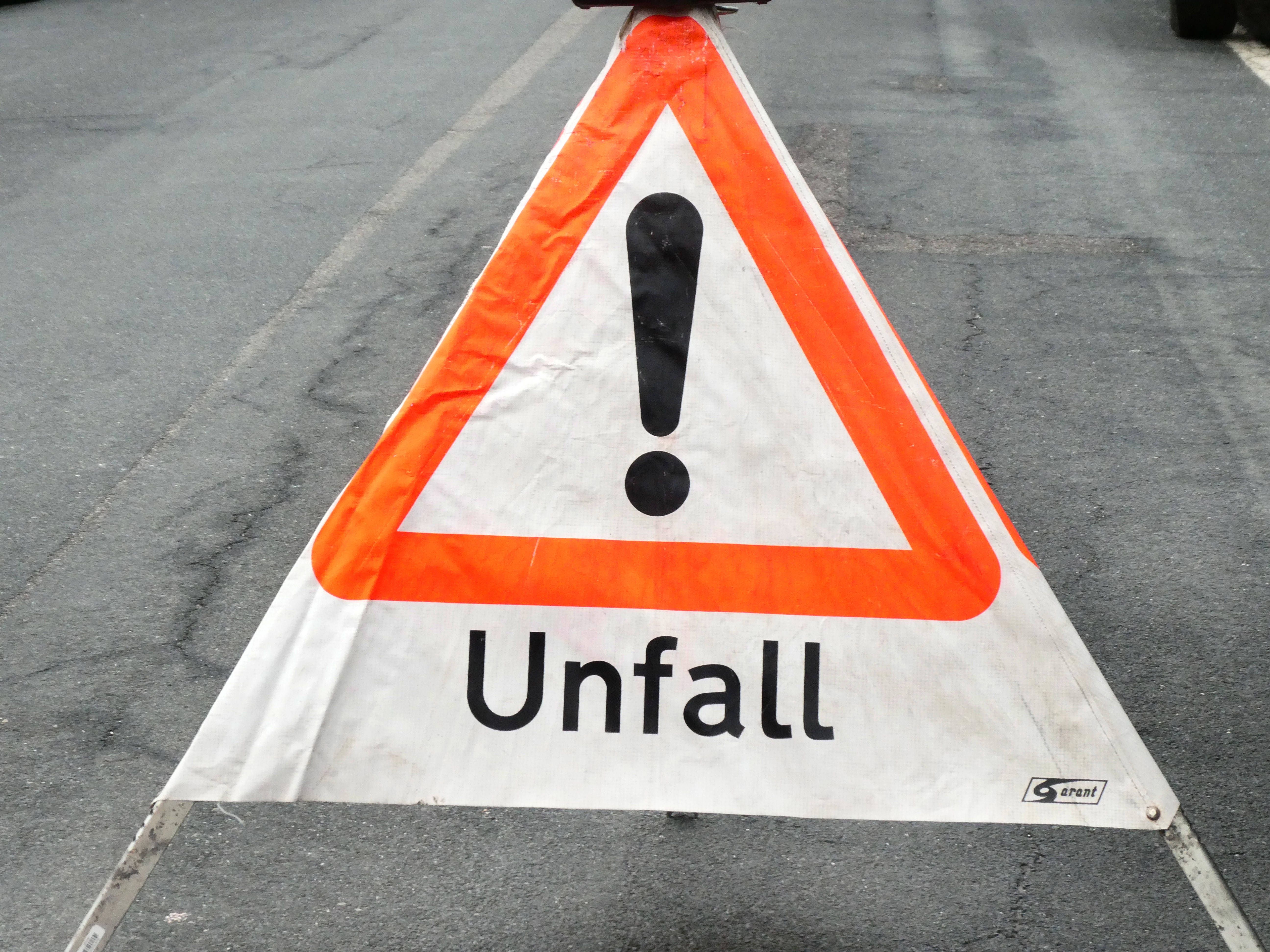 Image - Person stirbt bei Unfall mit Lkw auf Bundesstraße 102