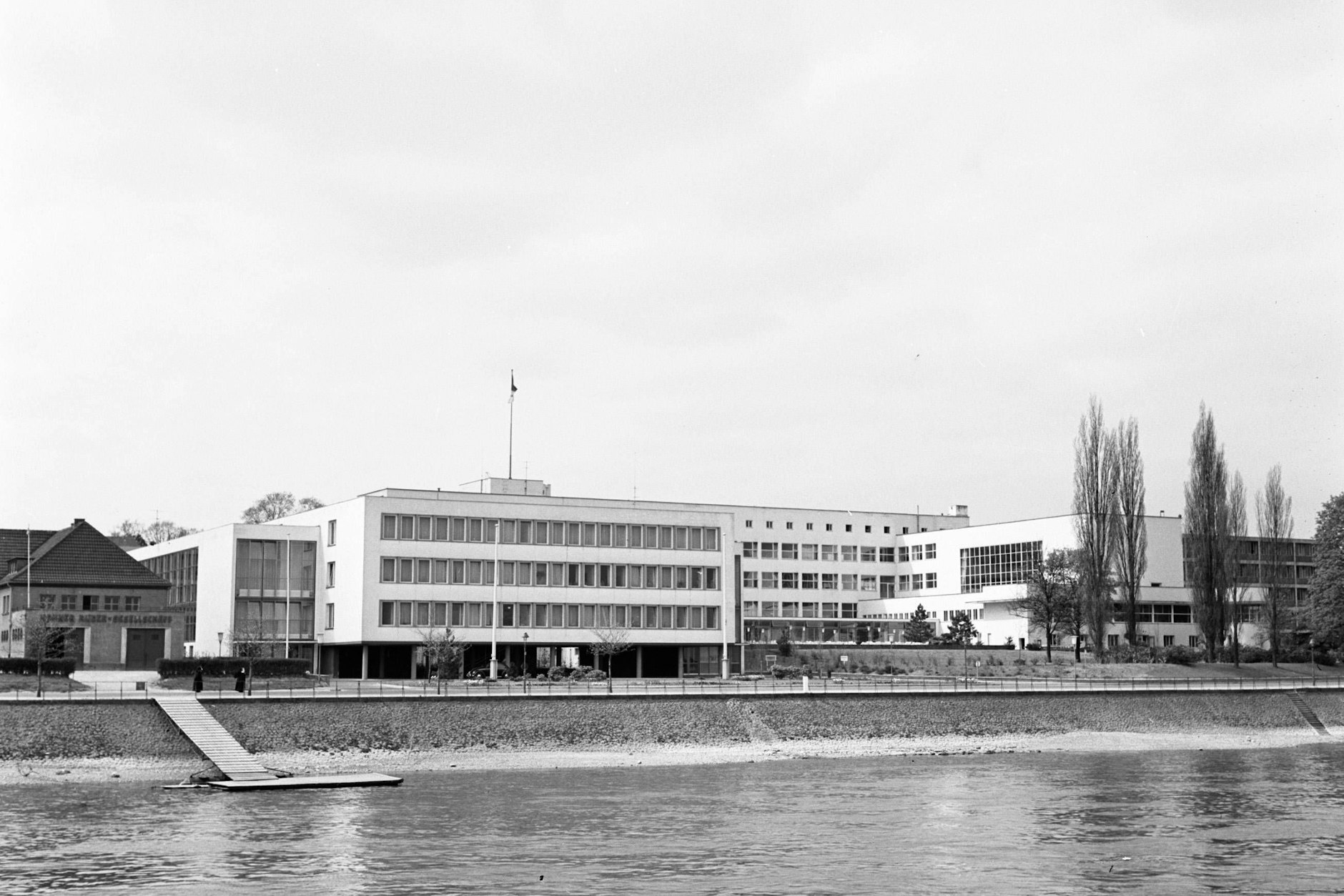 Demokratie bedeutete aus dieser Perspektive vor allem eines: die Möglichkeit des friedlichen Machtwechsels.