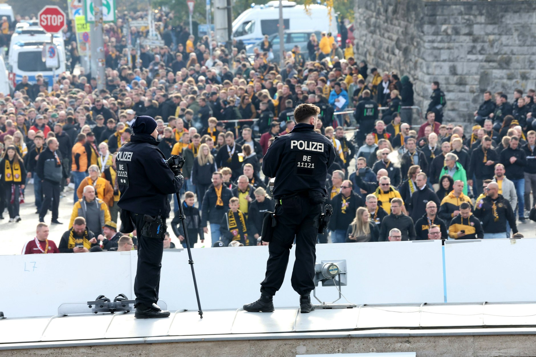 Bei Herthas Heimspiel gegen Dynamo Dresden gab es trotz massiver Polizeipräsenz im Olympiastadion ein Scharmützel zwischen Hertha-Fans und Anhängern von Dynamo Dresden.