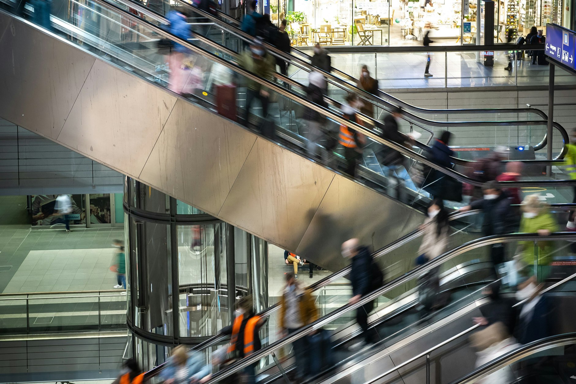 Am Hauptbahnhof in Berlin gibt es etliche Rolltreppen. 42 davon sind aktuell abgeschaltet.