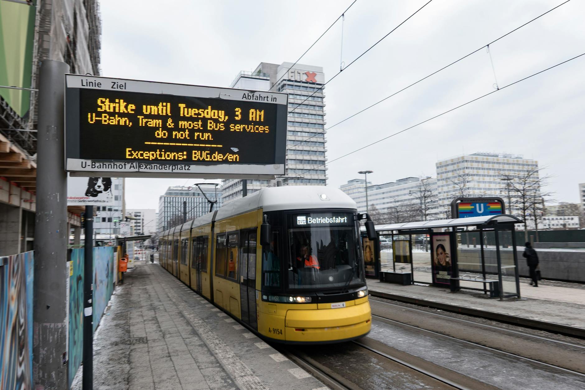 Schon Anfang Februar standen die Verkehrsmittel der BVG still. Droht nun ein neuer Wanrstreik?