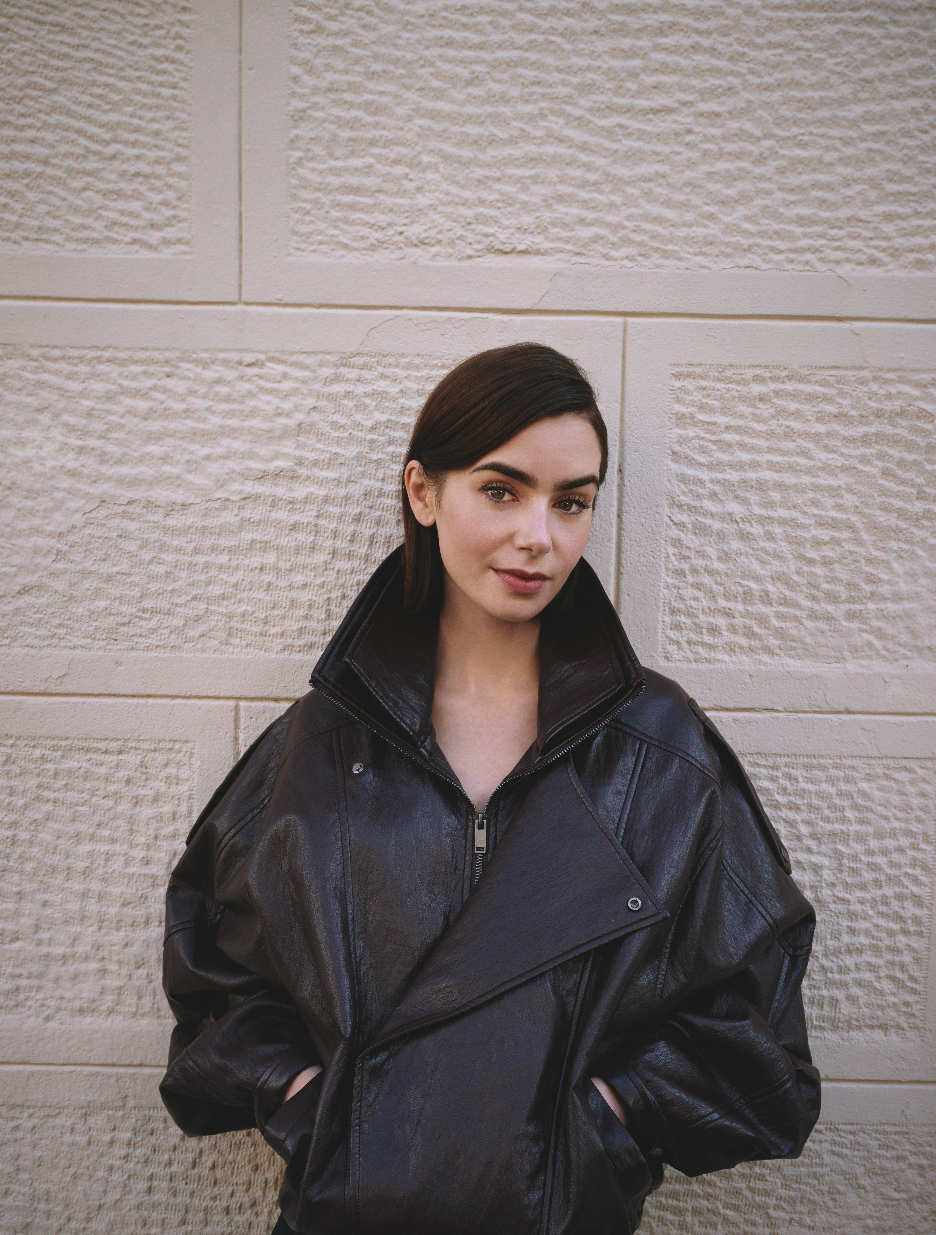 Emily in Berlin: Kommt sie so ins Berghain?