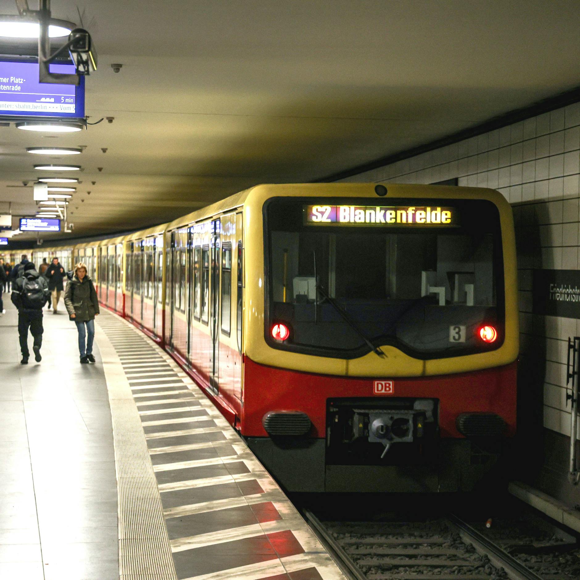 Image - Schienenbruch am Bahnhof Friedrichstraße bremst vier S-Bahnlinien aus