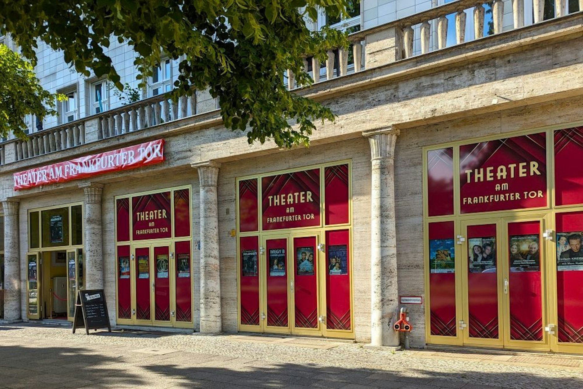 Eingang vom Theater am Frankfurter Tor