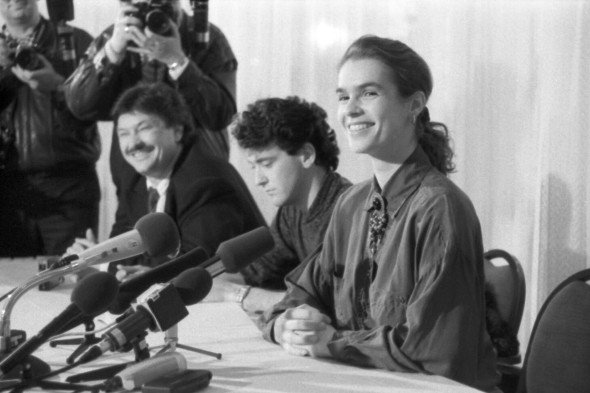 Katarina Witt ist nach ihrem Olympiasieg 1988 ein gefeierter Star.