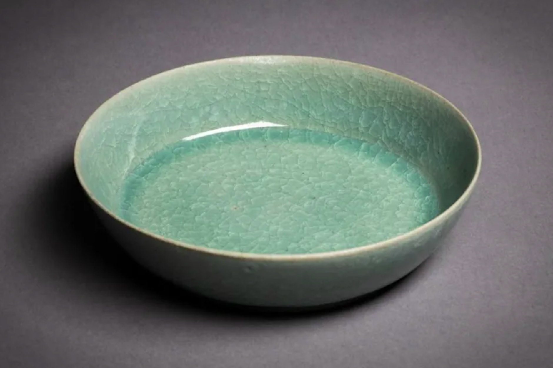 Unbekannte Diebe sollen eine über 1000 Jahre alte wertvolle Ru-Schale aus der Porzellansammlung des Dresdner Zwingers ins Visier genommen haben.