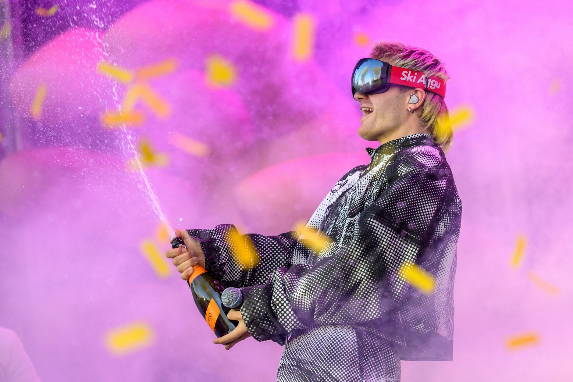 Der Wilmersdorfer Rapper Ski Aggu im Sommer 2025 in Bochum