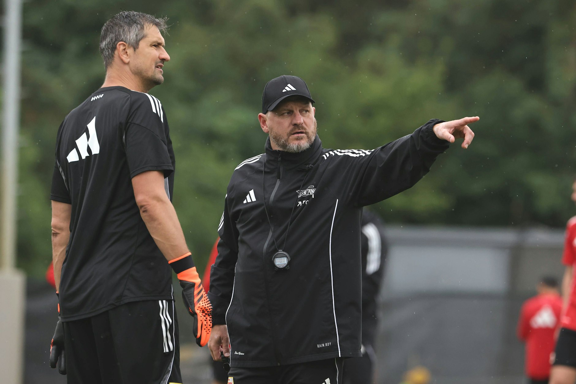 Torwarttrainer Michael Gspurning (l., hier mit Steffen Baumgart) bricht im Sommer seine Zelte beim 1. FC Union Berlin ab.