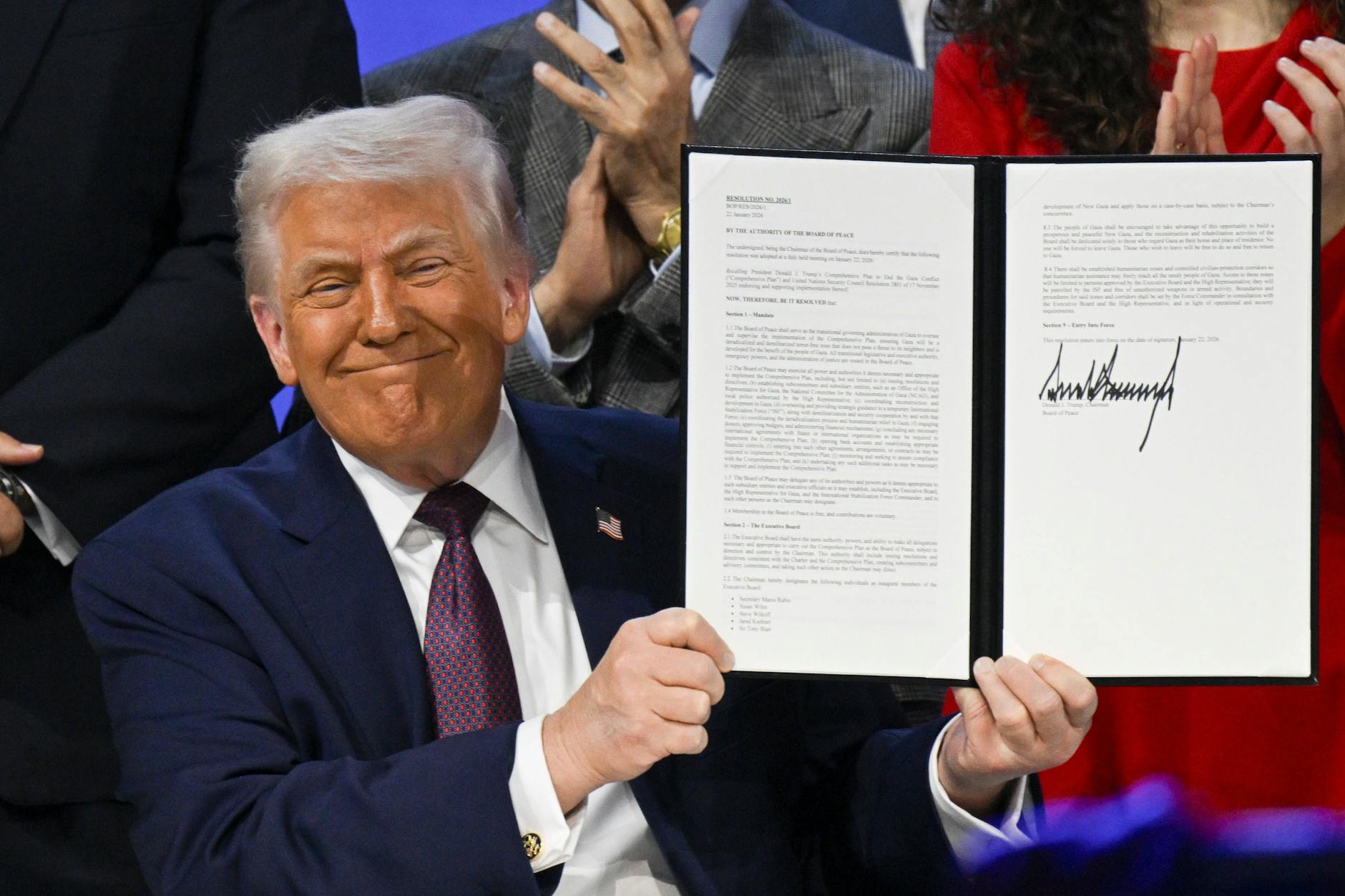 Trump unterzeichnete in Davos das Gründungsdokument für den Friedensrat.