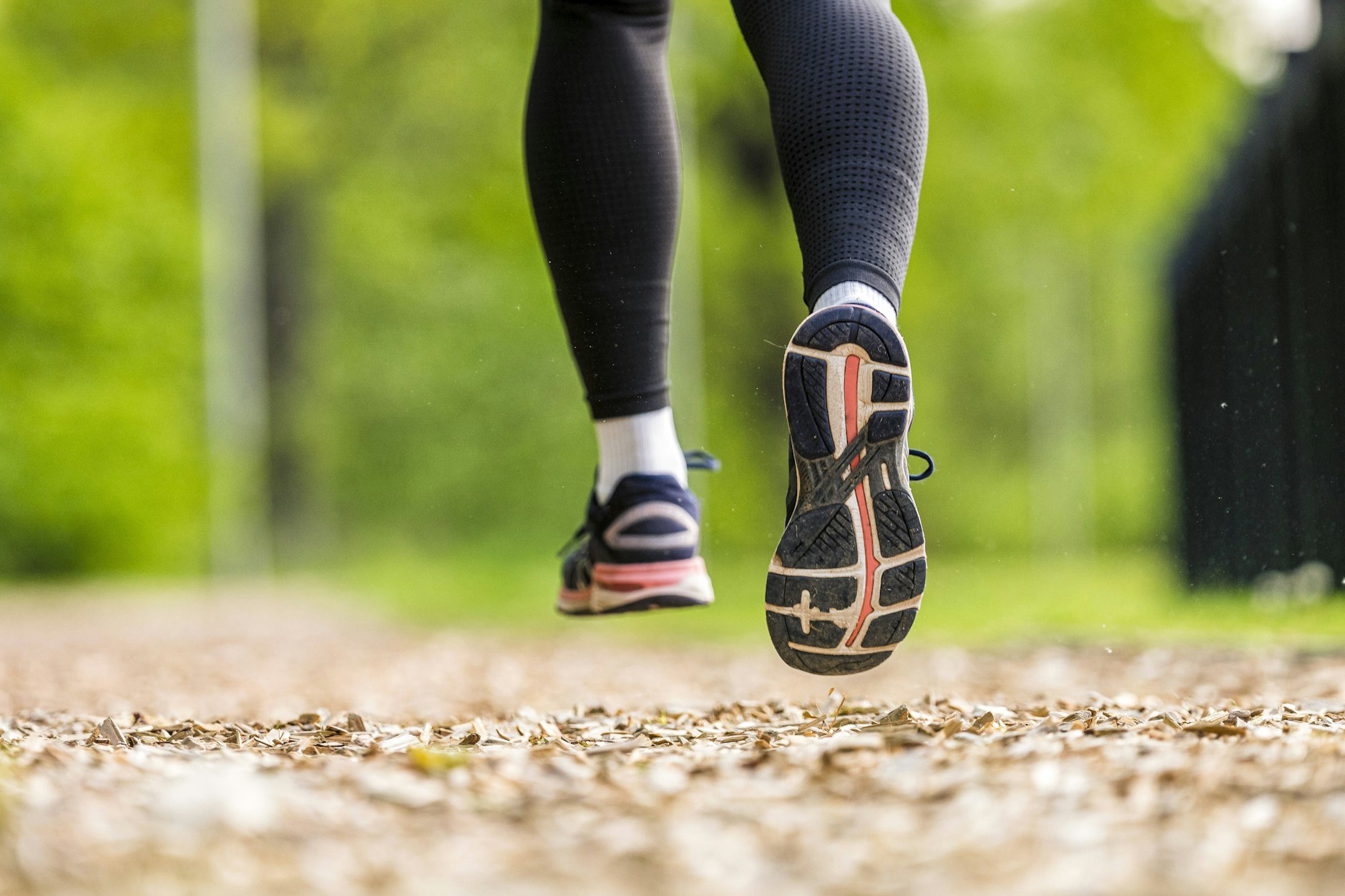 Können Sie sich vorstellen, an Schuhsohlen zu lecken? Das können die wenigsten. Ein Mann in Aschaffenburg macht es aber regelmäßig.