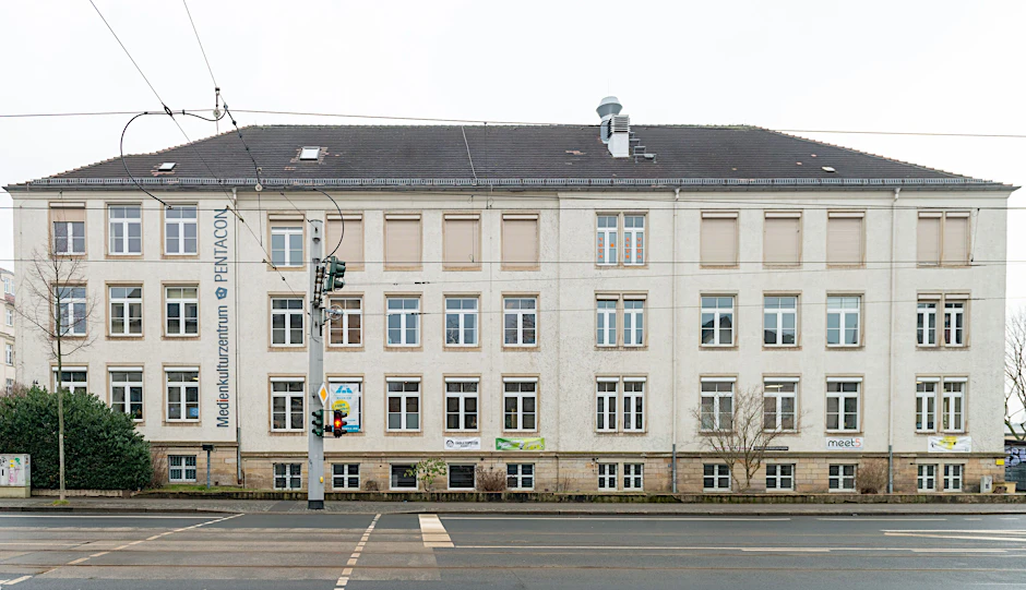 Im ehemaligen Pentacon-Klubhaus in der Schandauer Straße in Dresden arbeitet die Redaktion der Ostdeutschen Allgemeinen Zeitung.
