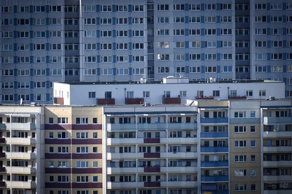 Plattenbauten in Hellersdorf, gebaut vom Staat vor der Wiedervereinigung