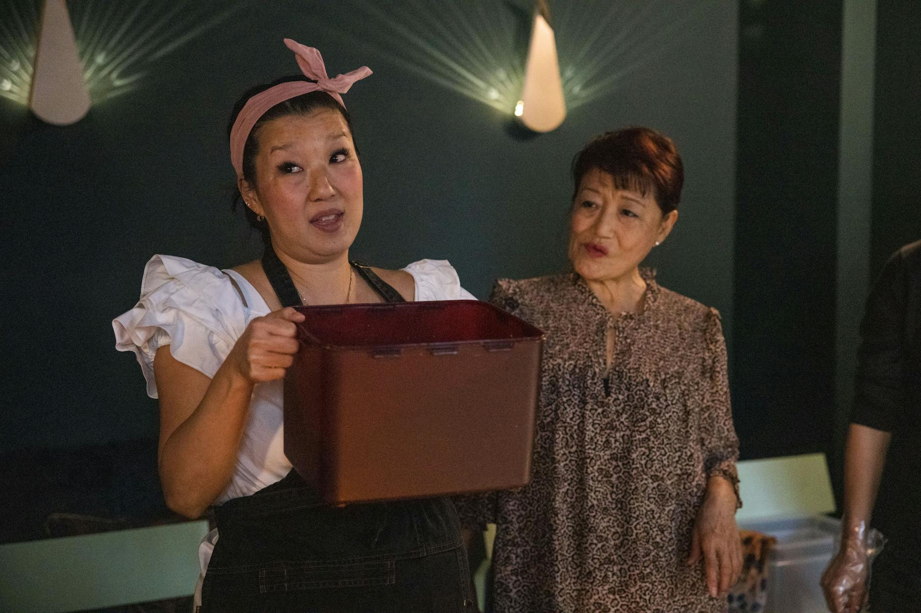 Susan Choi, hier bei einem Kimchi-Workshop in ihrer Bar Mr. Susan in der Krausnickstraße