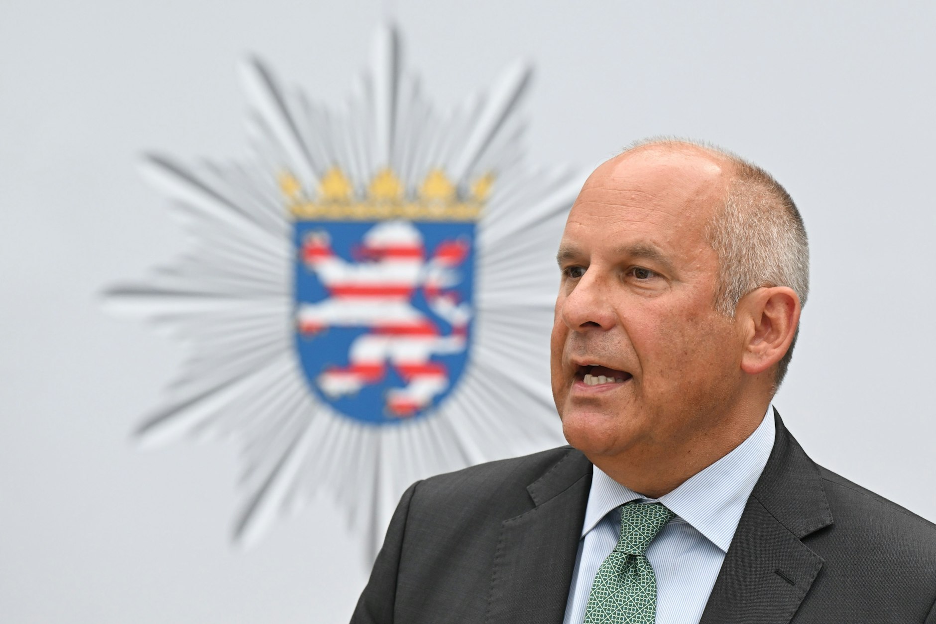 Roman Poseck (CDU) fordert neue Möglichkeiten, um Abschiebungen möglich zu machen.