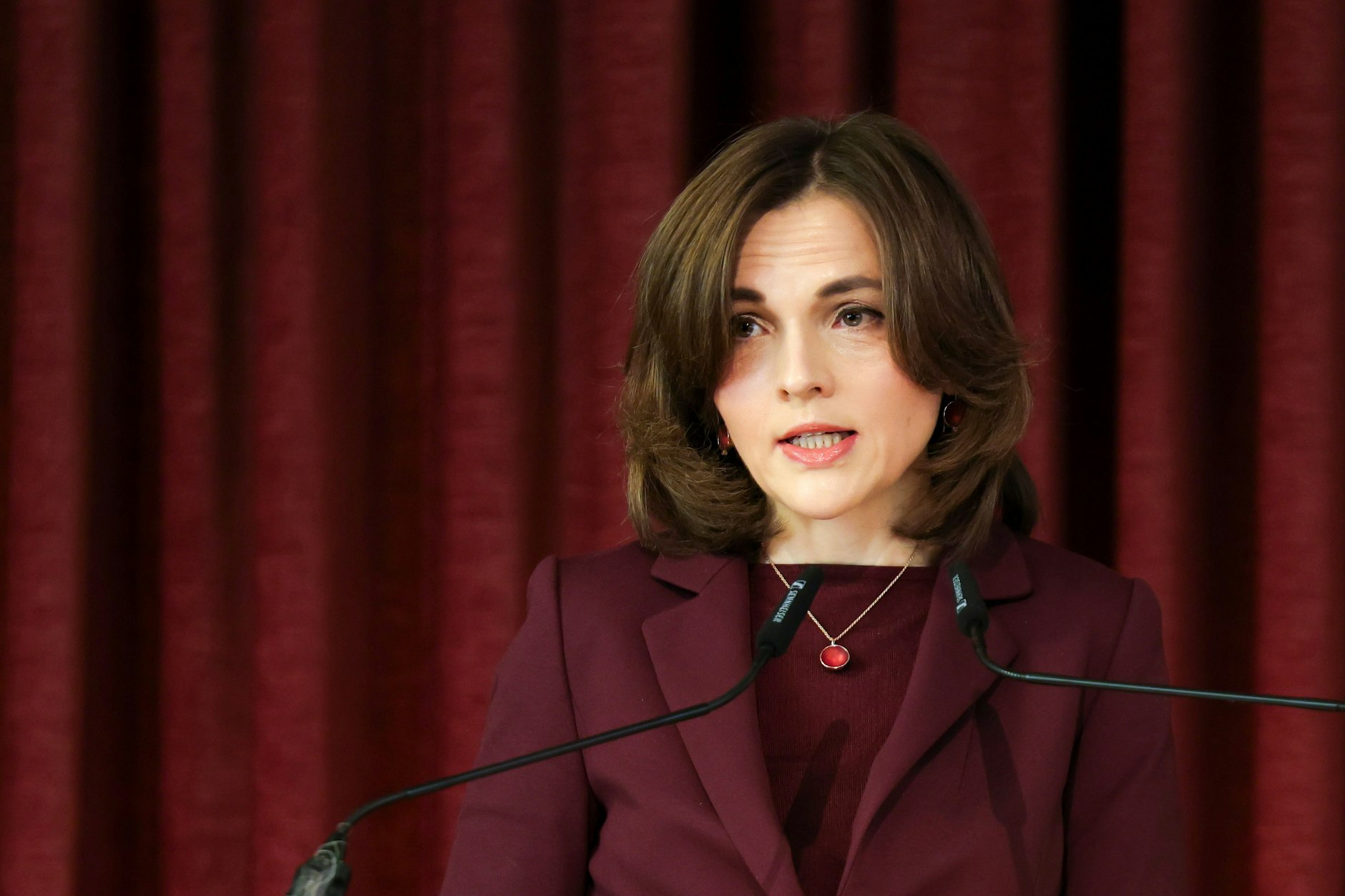 Elisabeth Kaiser (SPD) stellte den Deutschland-Monitor vor: Die Hälfte der Ostdeutschen hadert mit dem Funktionieren der Demokratie.