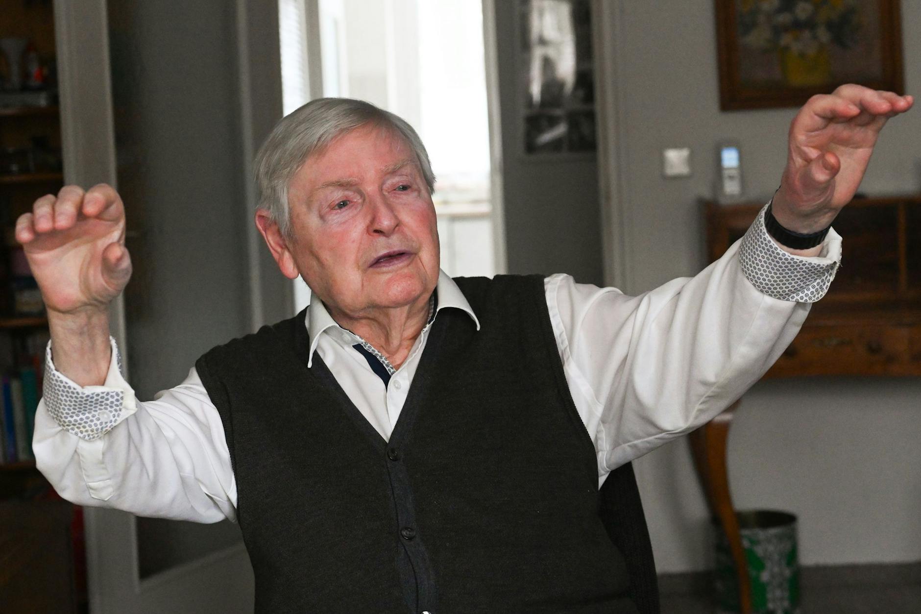 Dietrich Mühlberg in seiner Wohnung