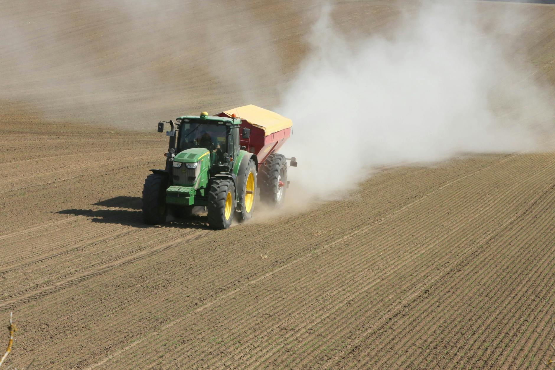 Nach dem Ampel-Verkaufsstopp steht der Kurswechsel im Raum. Zehntausende Hektar Bundesacker könnten auf den Markt kommen.