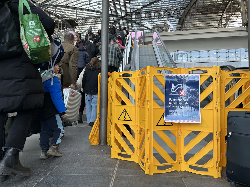 „Für Ältere fatal“: Rolltreppen-Ausfall am Hauptbahnhof sorgt für Unmut - ...