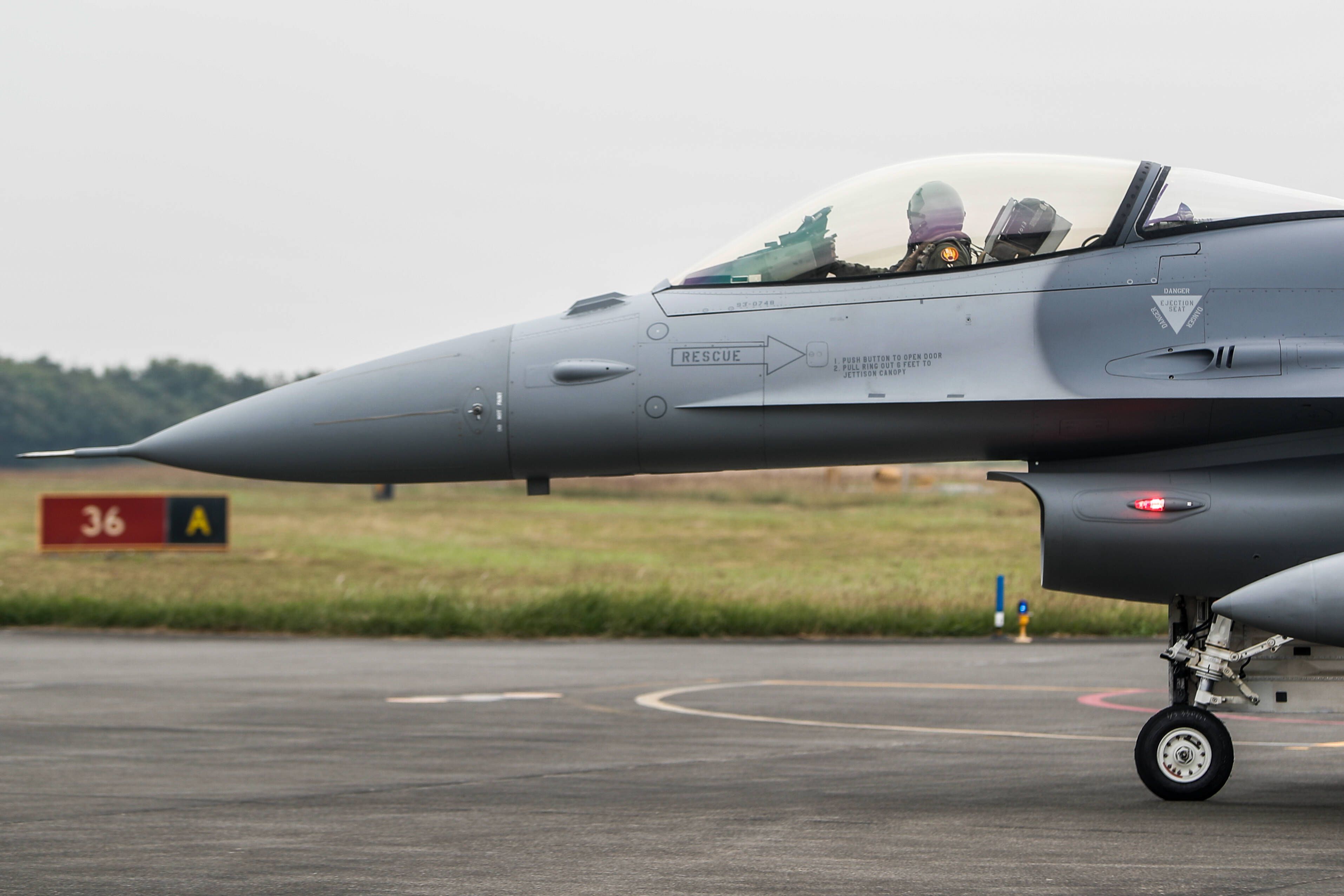 Kampfjets aus USA und China vor Konfrontation über dem Gelben Meer