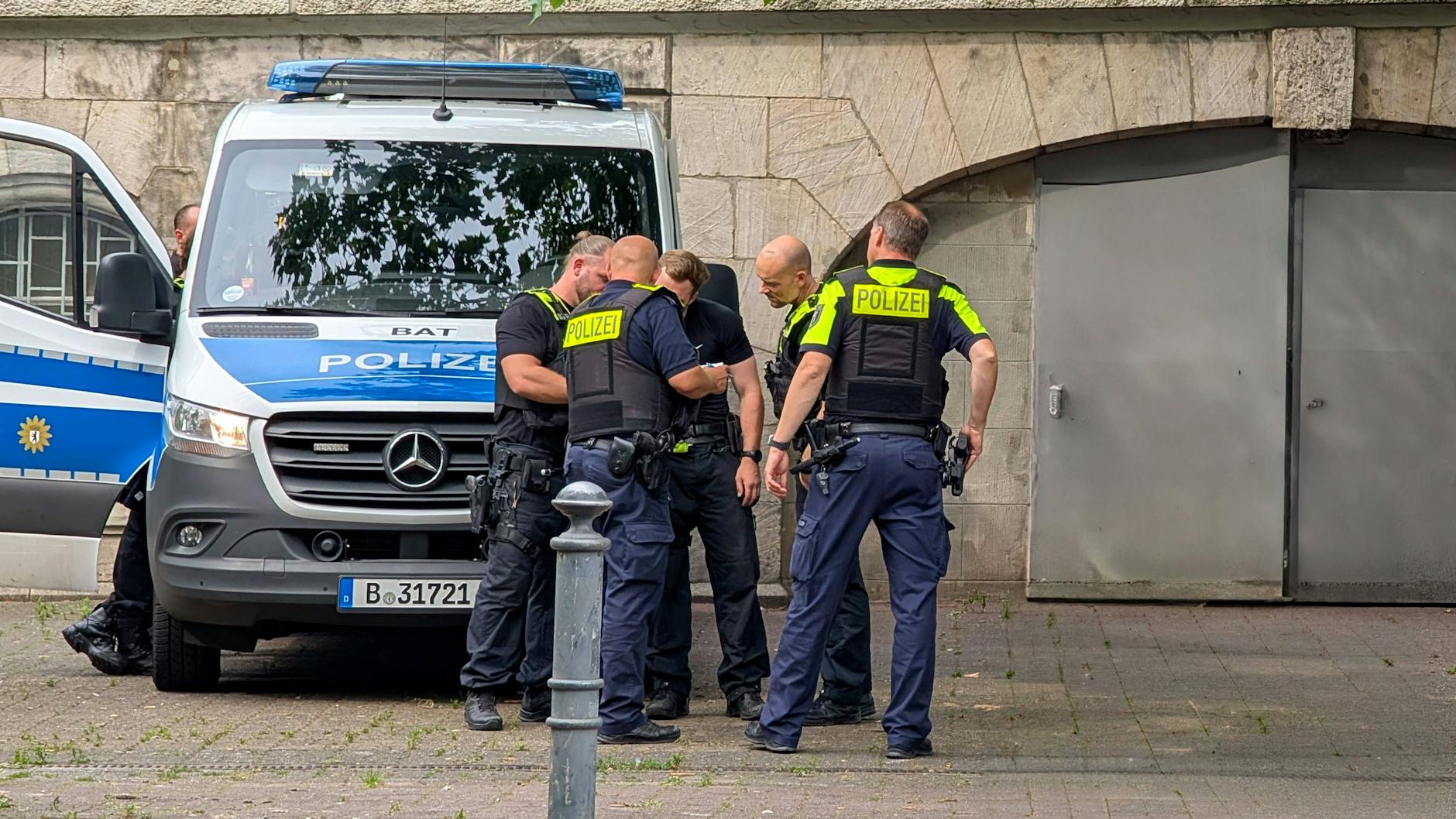 Die Polizeigewerkschaft stört sich an den gelben Elementen der Uniform und fordert eine Generalüberholung.