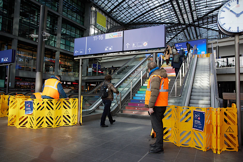 So sieht die Lage zurzeit am Berliner Hauptbahnhof aus.