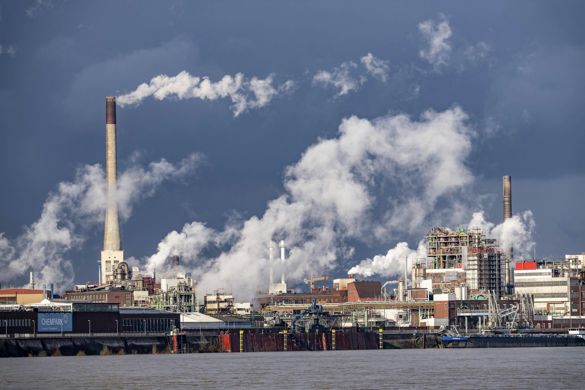 Die Auftragseingänge der deutschen Industrie sind in den letzten zwölf Monaten deutlich gestiegen.