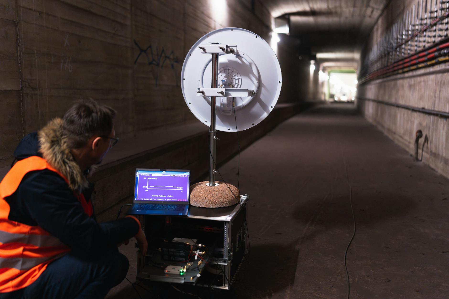 In einem Tunnel wird die Ortung der Züge erprobt.