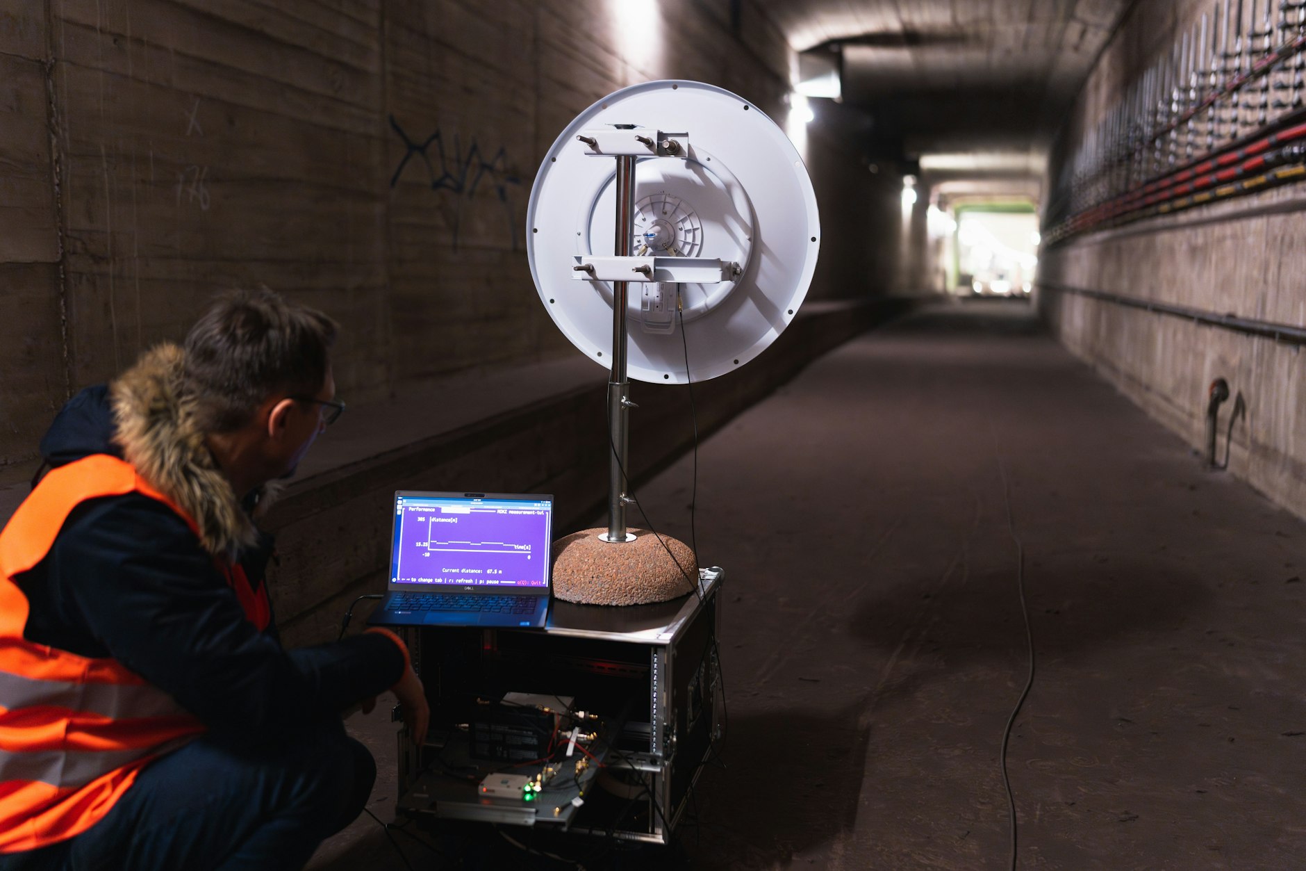 In einem Tunnel wird die Ortung der Züge erprobt.
